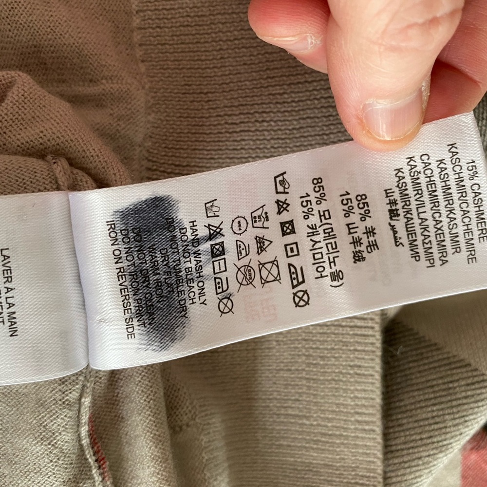 Burberry Classic Check Wool/Cashmere Cardigan - Picture 9 of 9